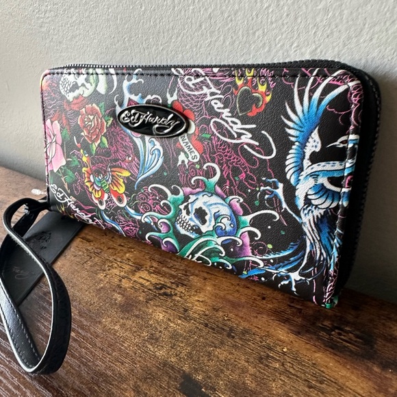 Ed Hardy Black Multicolor Skull Wallet Wristlet with Tattoo-Style Print NWT - Picture 3 of 5